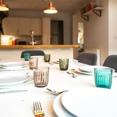Stylish 4 Bedroom - Garden - Parking Casa de Férias York