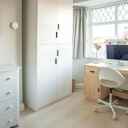 Stylish 4 Bedroom - Garden - Parking York