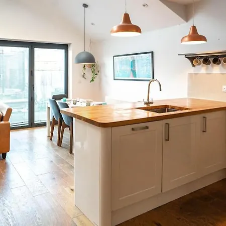 Stylish 4 Bedroom - Garden - Parking * York