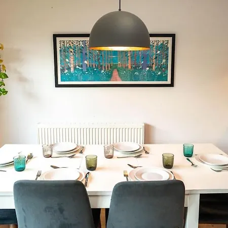 Stylish 4 Bedroom - Garden - Parking York