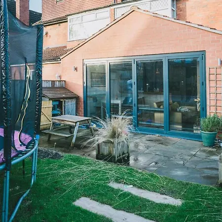 Stylish 4 Bedroom - Garden - Parking York