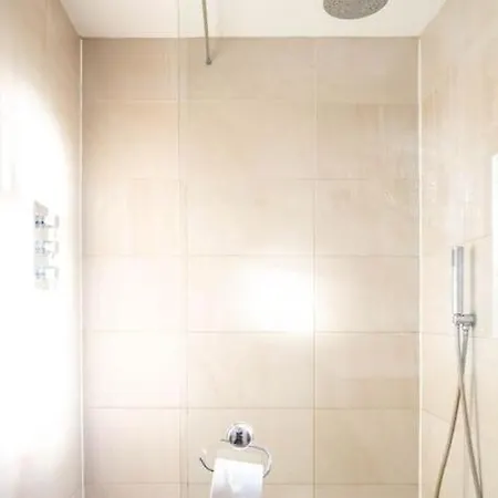 Stylish 4 Bedroom - Garden - Parking York