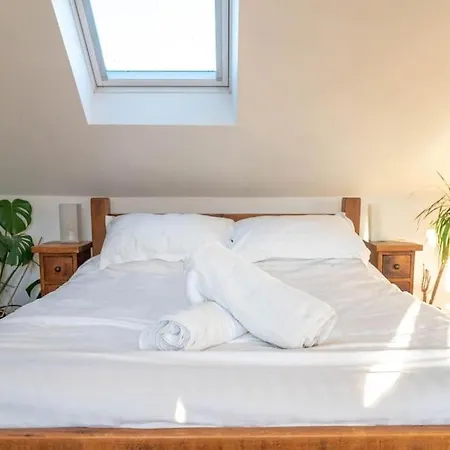 Stylish 4 Bedroom - Garden - Parking Casa vacanze