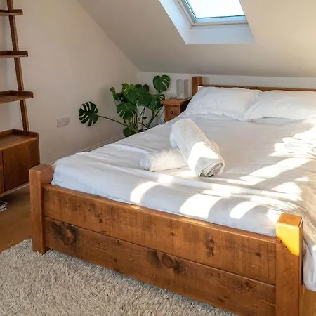 Stylish 4 Bedroom - Garden - Parking * York