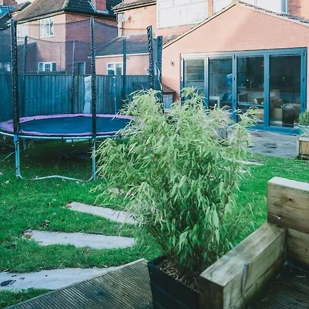 Stylish 4 Bedroom - Garden - Parking * York