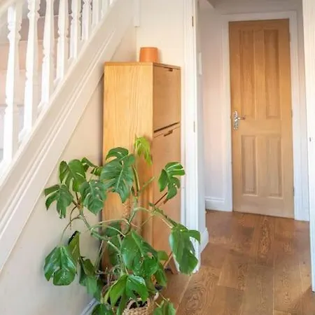 度假居 Stylish 4 Bedroom - Garden - Parking *