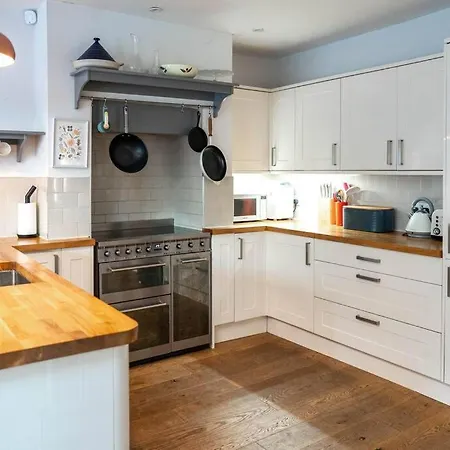 Stylish 4 Bedroom - Garden - Parking 约克