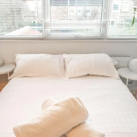 度假居 Stylish 4 Bedroom - Garden - Parking