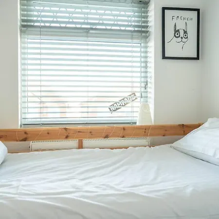 Stylish 4 Bedroom - Garden - Parking Ferienhaus York